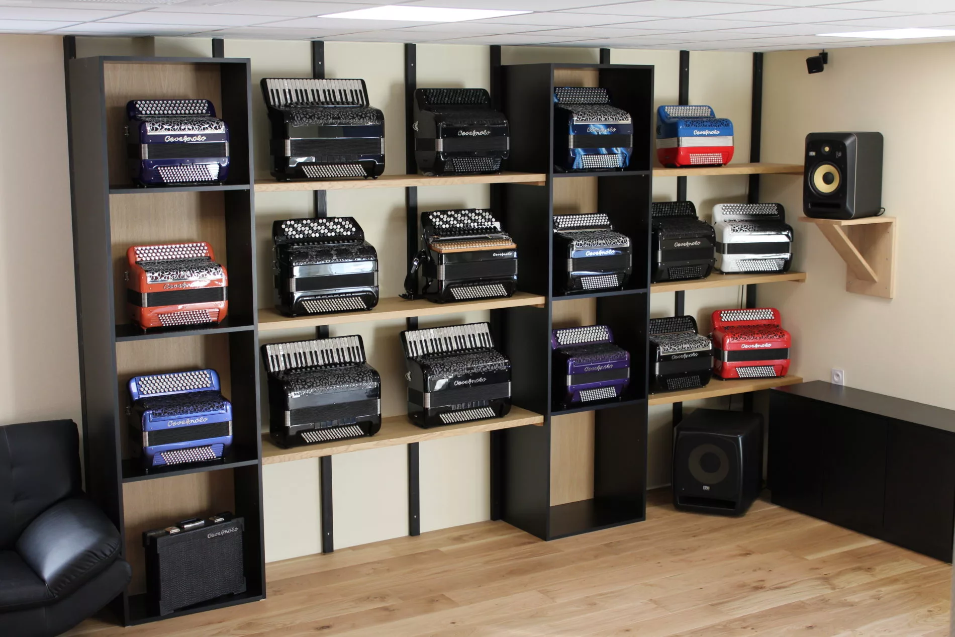Vur du Showroom Cavagnolo avec des accordéons