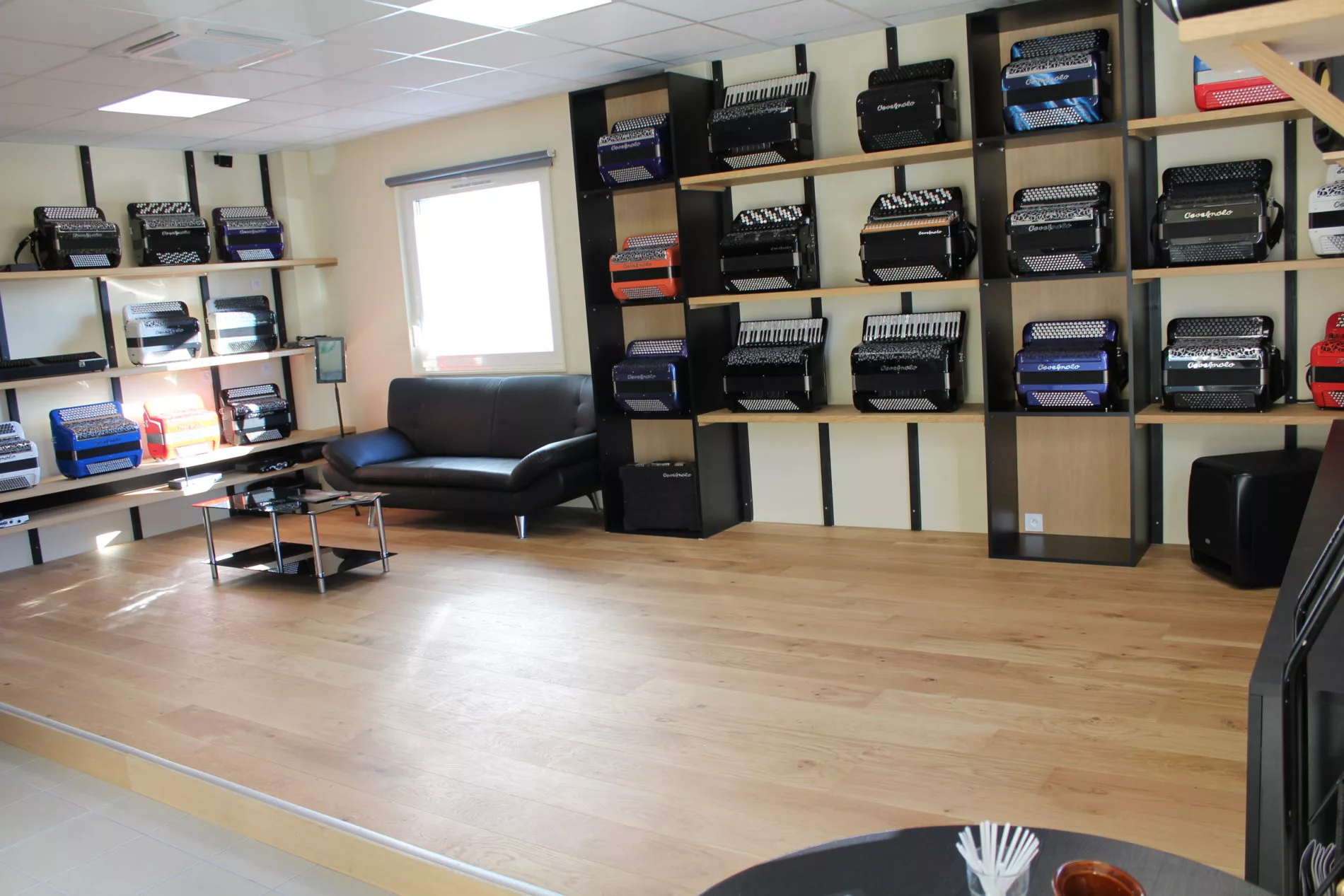 Vue du Showroom Cavagnolo avec des accordéons